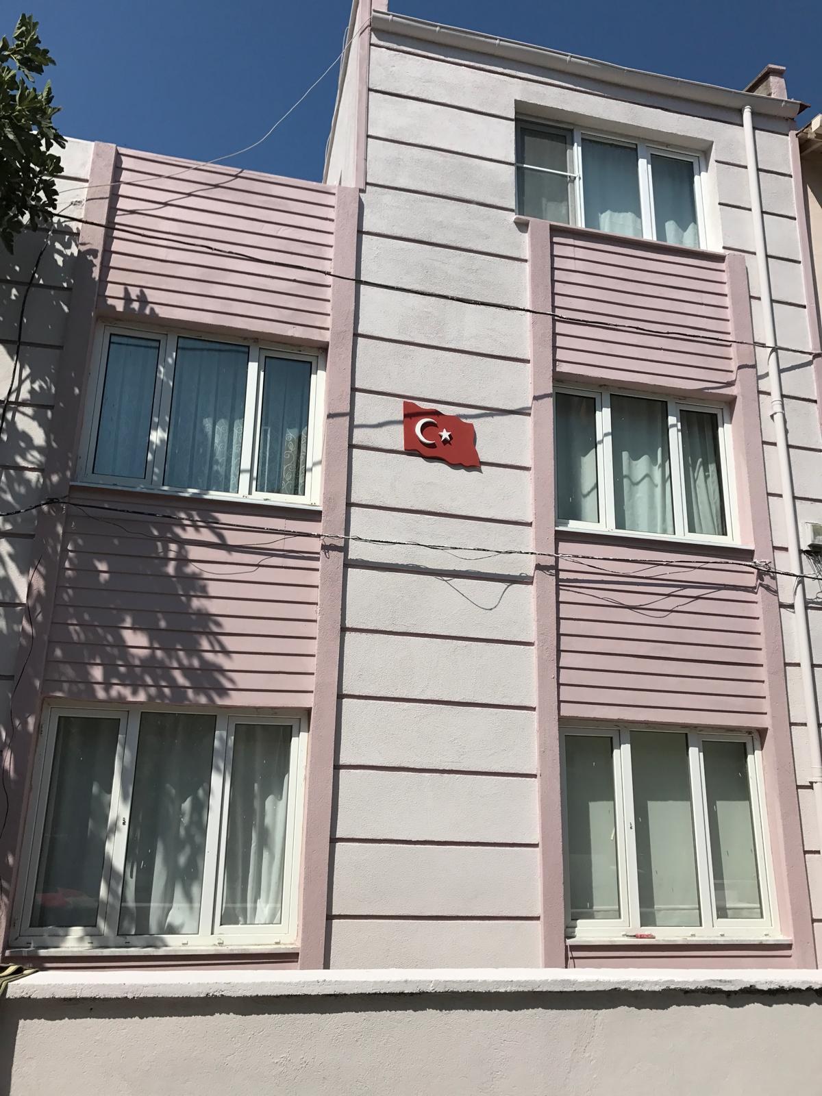 Renklerle yenilenen bir cephe. Uygulama sonrası.