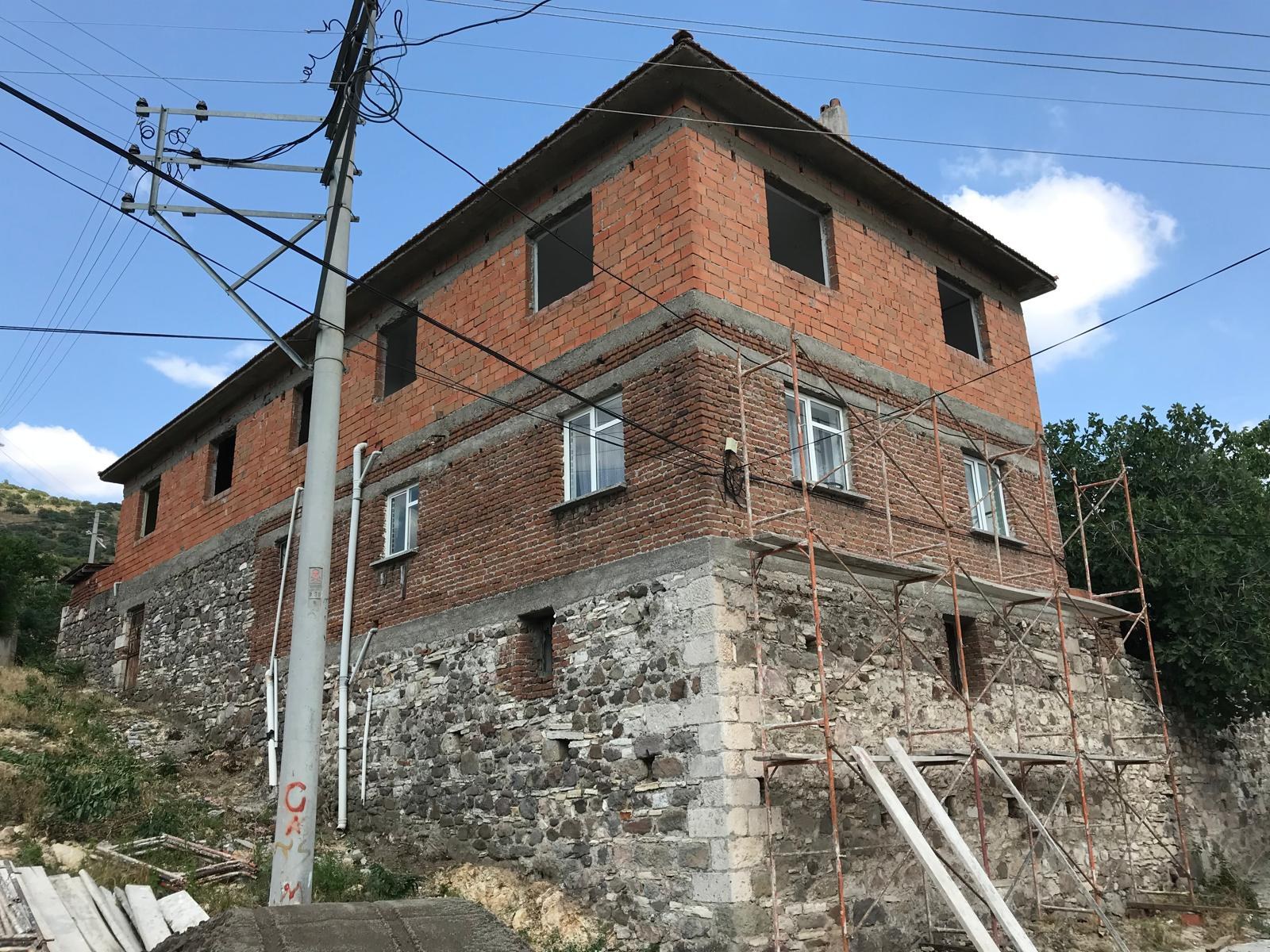 Dış cephede tamamlanan değişim. Uygulama öncesi.